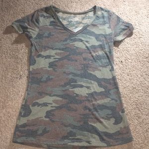 📍📍Camo V neck📍📍